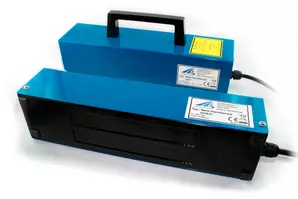 UV hand-held lamp with VIS blocking filter for fluorescence and luminescence excitation